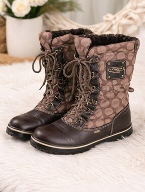 Coach Shaine Signature Monogram Winter Snow Boots Fur Lined Size 8B Brown